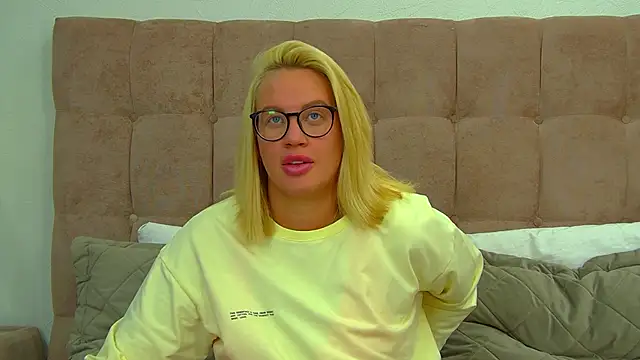 Snapshot of MariaNeumann chatting on February 10, 2026, 6:40 pm MariaNeumann online show from February 10, 2026, 6:40 pm