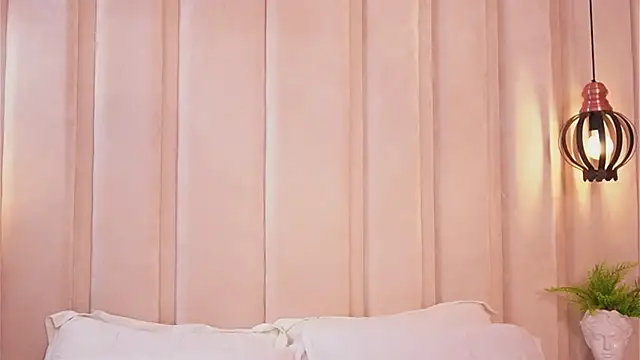 Snapshot of bonniekim_ chatting on October 17, 2025, 10:22 pm bonniekim online show from October 17, 2025, 10:22 pm