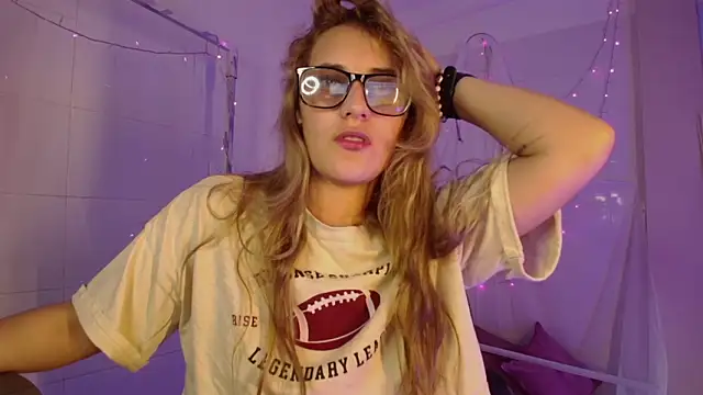 Giia paiige18 online show from February 3, 2026, 10:37 pm