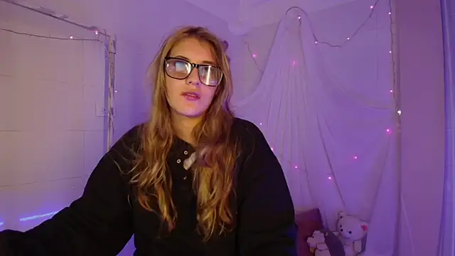 Snapshot of Giia_paiige18 chatting on October 31, 2025, 3:03 am Giia paiige18 online show from October 31, 2025, 3:03 am