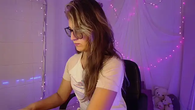 Snapshot of Giia_paiige18 chatting on September 18, 2025, 12:57 am Giia paiige18 online show from September 18, 2025, 12:57 am