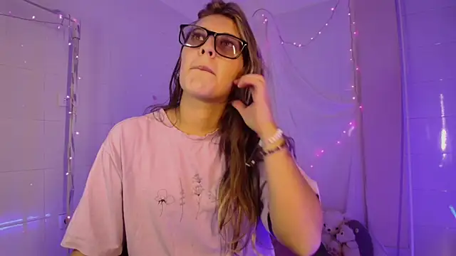 Snapshot of Giia_paiige18 chatting on October 8, 2025, 12:45 am Giia paiige18 online show from October 8, 2025, 12:45 am