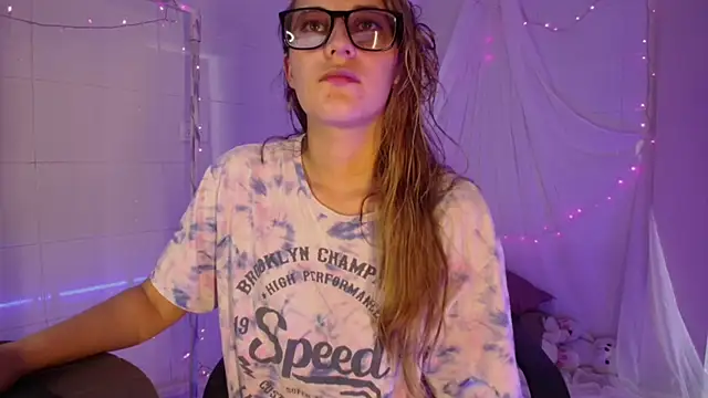 Snapshot of Giia_paiige18 chatting on December 1, 2025, 1:12 pm Giia paiige18 online show from December 1, 2025, 1:12 pm