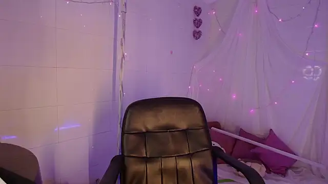 Giia paiige18 online show from February 21, 2026, 11:40 pm