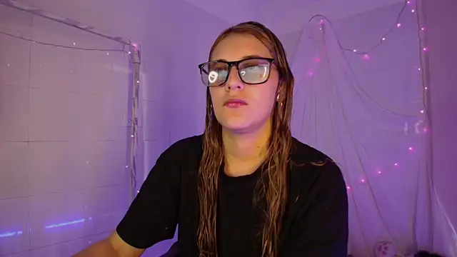 Snapshot of Giia_paiige18 chatting on November 20, 2025, 1:34 pm Giia paiige18 online show from November 20, 2025, 1:34 pm