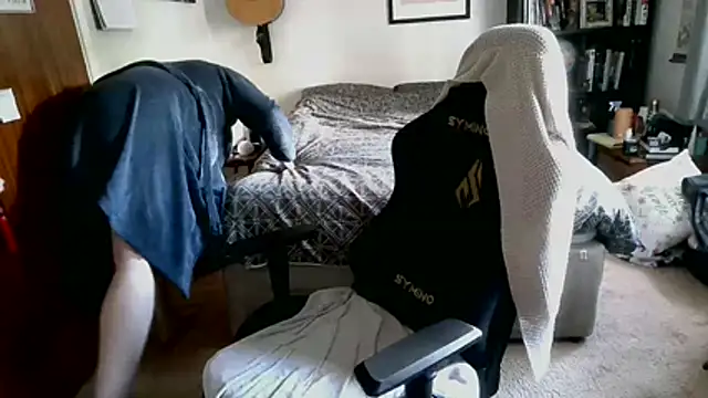 Hairy Guy30 online show from May 14, 2026, 3:42 pm
