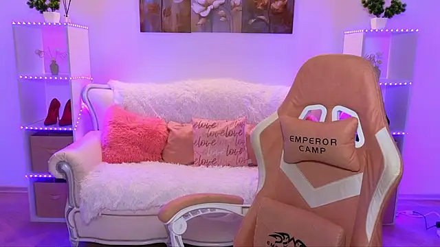 EmmyMills online show from January 13, 2026, 6:01 pm