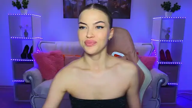 EmmyMills online show from November 12, 2025, 8:45 pm