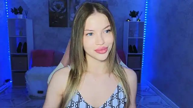 Snapshot of EmmyMills chatting on July 21, 2026, 9:38 pm EmmyMills online show from July 21, 2026, 9:38 pm