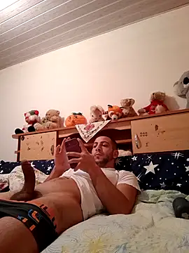 Snapshot of emea4 chatting on February 15, 2026, 3:22 pm emea4 online show from February 15, 2026, 3:22 pm