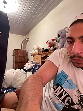 Snapshot of emea4 chatting on April 7, 2026, 8:16 am emea4 online show from April 7, 2026, 8:16 am