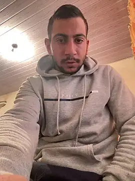 Snapshot of emea4 chatting on April 10, 2026, 8:32 am emea4 online show from April 10, 2026, 8:32 am