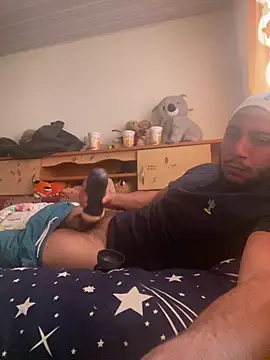 Snapshot of emea4 chatting on March 16, 2026, 8:40 am emea4 online show from March 16, 2026, 8:40 am