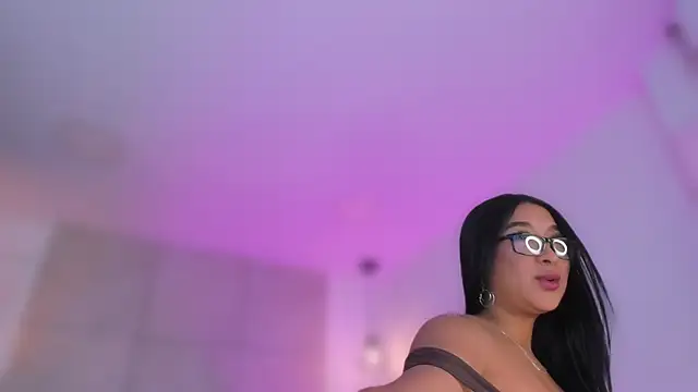 BellaHarllow online show from February 28, 2026, 12:05 pm