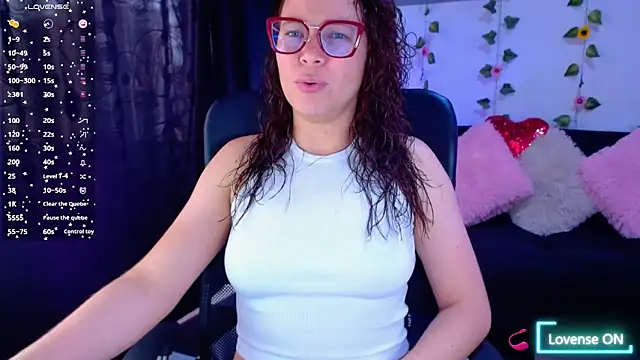 SharonR1 online show from September 8, 2025, 5:56 pm