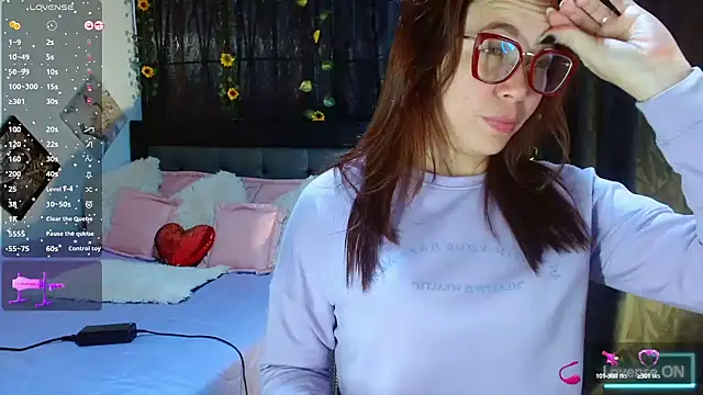 SharonR1 online show from September 12, 2025, 10:31 pm