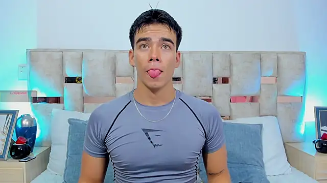 its liam18 online show from November 19, 2025, 12:43 am