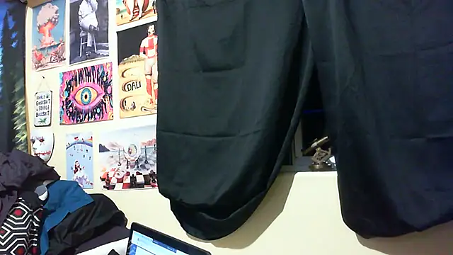 Snapshot of Mic_Oxinner chatting on June 6, 2026, 7:46 am Mic Oxinner online show from June 6, 2026, 7:46 am