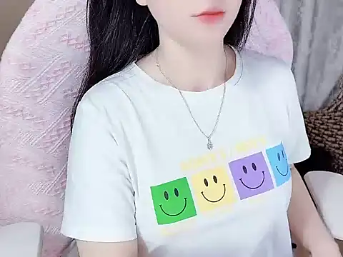 Snapshot of _Lygn__ chatting on October 12, 2025, 10:33 pm Lygn online show from October 12, 2025, 10:33 pm