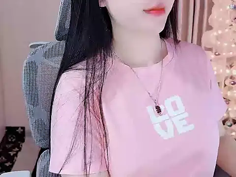 Snapshot of _Lygn__ chatting on December 19, 2025, 12:40 pm Lygn online show from December 19, 2025, 12:40 pm