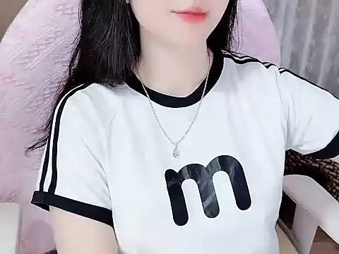 Snapshot of _Lygn__ chatting on October 10, 2025, 11:44 am Lygn online show from October 10, 2025, 11:44 am