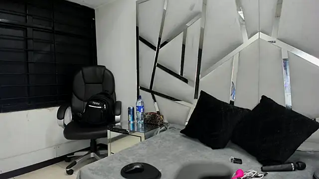 Catherinee69 x online show from January 10, 2026, 3:57 am