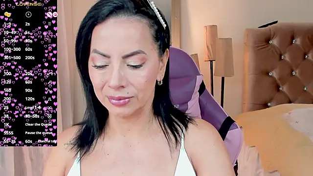 veronika naughty online show from September 29, 2025, 1:50 pm