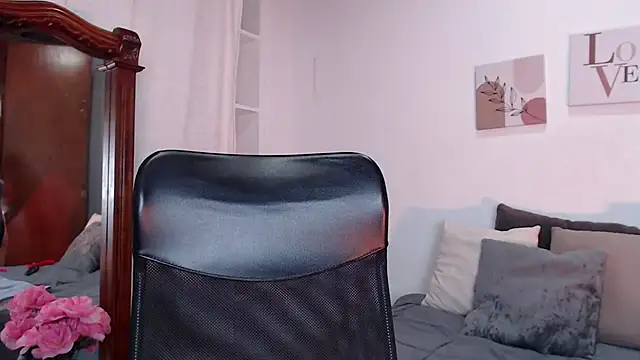 madisex s online show from October 11, 2025, 1:01 pm