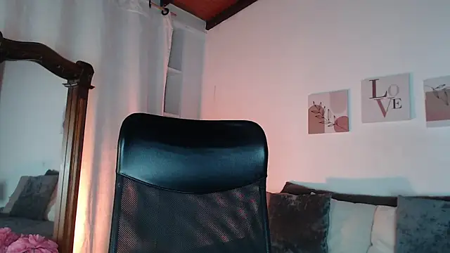 madisex s online show from November 27, 2025, 12:49 pm