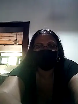 Snapshot of FemMom chatting on October 8, 2025, 9:44 am FemMom online show from October 8, 2025, 9:44 am
