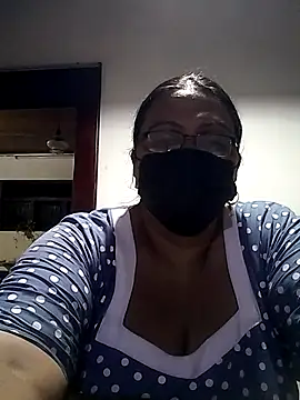 Snapshot of FemMom chatting on October 5, 2025, 3:25 pm FemMom online show from October 5, 2025, 3:25 pm