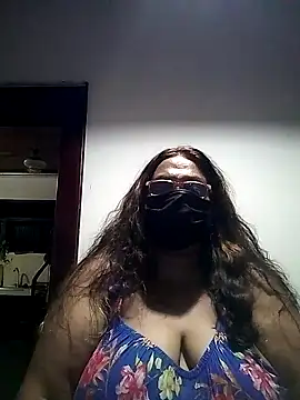 Snapshot of FemMom chatting on October 19, 2025, 5:48 pm FemMom online show from October 19, 2025, 5:48 pm