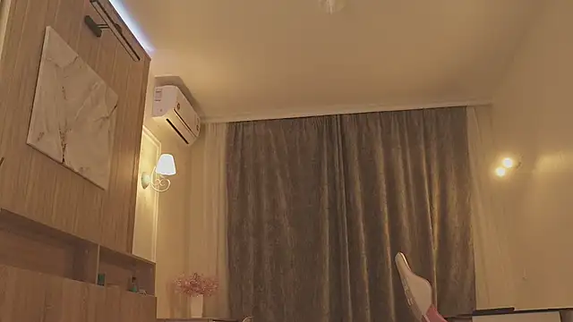 Snapshot of MiaThaine chatting on February 27, 2026, 3:29 am MiaThaine online show from February 27, 2026, 3:29 am