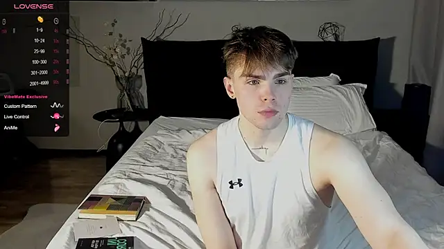 simonwnl online show from March 4, 2025, 9:00 pm