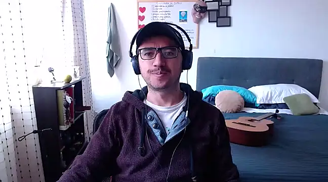 Snapshot of Diptongo chatting on March 16, 2025, 3:17 pm Diptongo online show from March 16, 2025, 3:17 pm