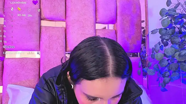  Ambar-devon  online show from November 4, 2025, 11:03 am