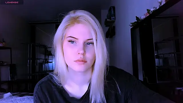 VoluptuousDreams online show from March 15, 2025, 1:40 pm