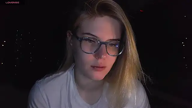 VoluptuousDreams online show from January 6, 2025, 3:51 pm