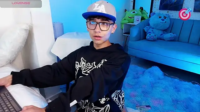 Niico Cruz online show from February 28, 2025, 8:20 am