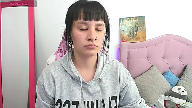 Katalina novoa online show from March 21, 2025, 12:40 am