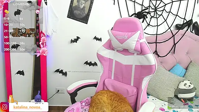 Katalina novoa online show from October 16, 2025, 2:20 am