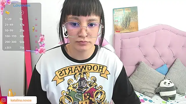 Katalina novoa online show from March 17, 2025, 1:57 am