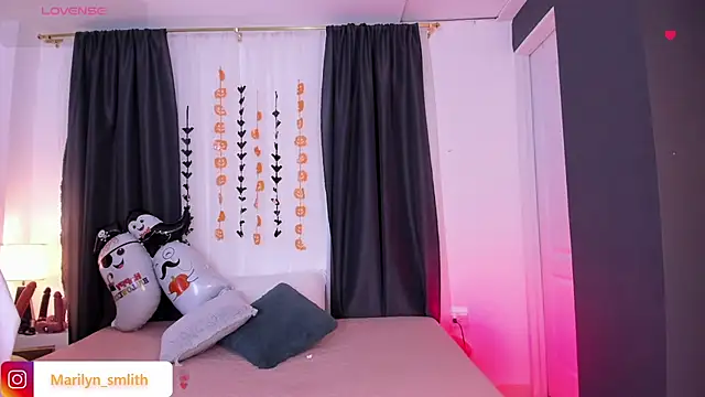 MarilynSmIith online show from October 12, 2025, 12:39 pm