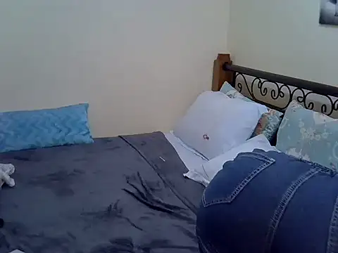 Sweet Bear online show from October 14, 2025, 11:44 am