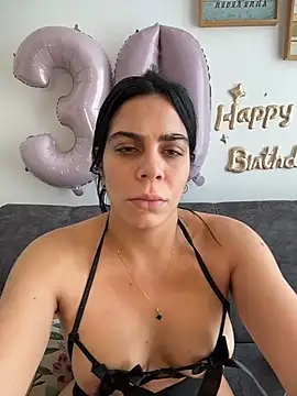 Snapshot of valecruz903 chatting on November 8, 2025, 5:49 pm valecruz903 online show from November 8, 2025, 5:49 pm