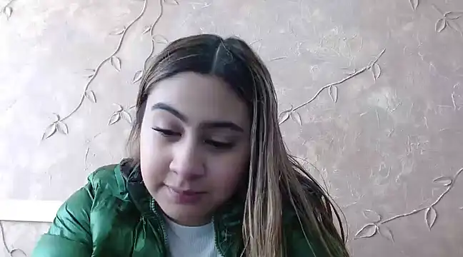 Snapshot of Miabonnett_ chatting on February 27, 2025, 12:01 pm Miabonnett online show from February 27, 2025, 12:01 pm
