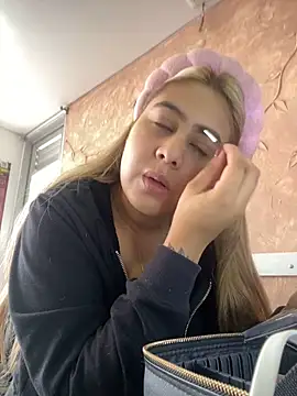 Miabonnett  online show from October 20, 2025, 12:06 pm