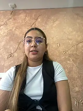 Snapshot of Miabonnett_ chatting on March 21, 2025, 6:18 pm Miabonnett online show from March 21, 2025, 6:18 pm