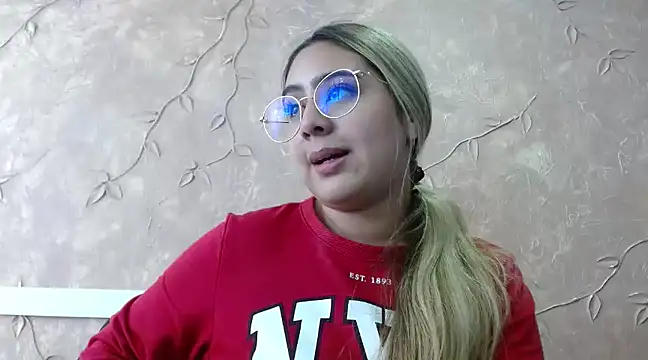Snapshot of Miabonnett_ chatting on March 11, 2025, 6:19 pm Miabonnett online show from March 11, 2025, 6:19 pm