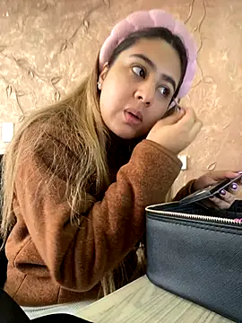 Snapshot of Miabonnett_ chatting on September 17, 2025, 12:07 pm Miabonnett online show from September 17, 2025, 12:07 pm
